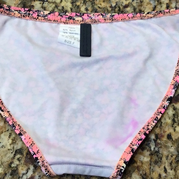 Sexy Floral Bikini top & bottom excellent condition - Picture 4 of 11